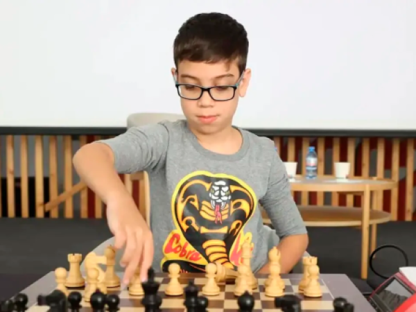 Niño argentino de 10 años venció al mejor ajedrecista del mundo